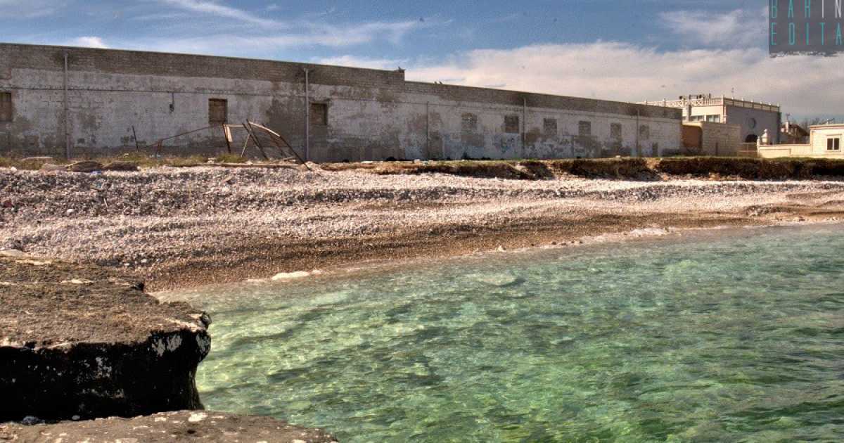 Giovinazzo, la costa sud: dove teatri, marmerie e ristoranti sono abbandonati sul mare